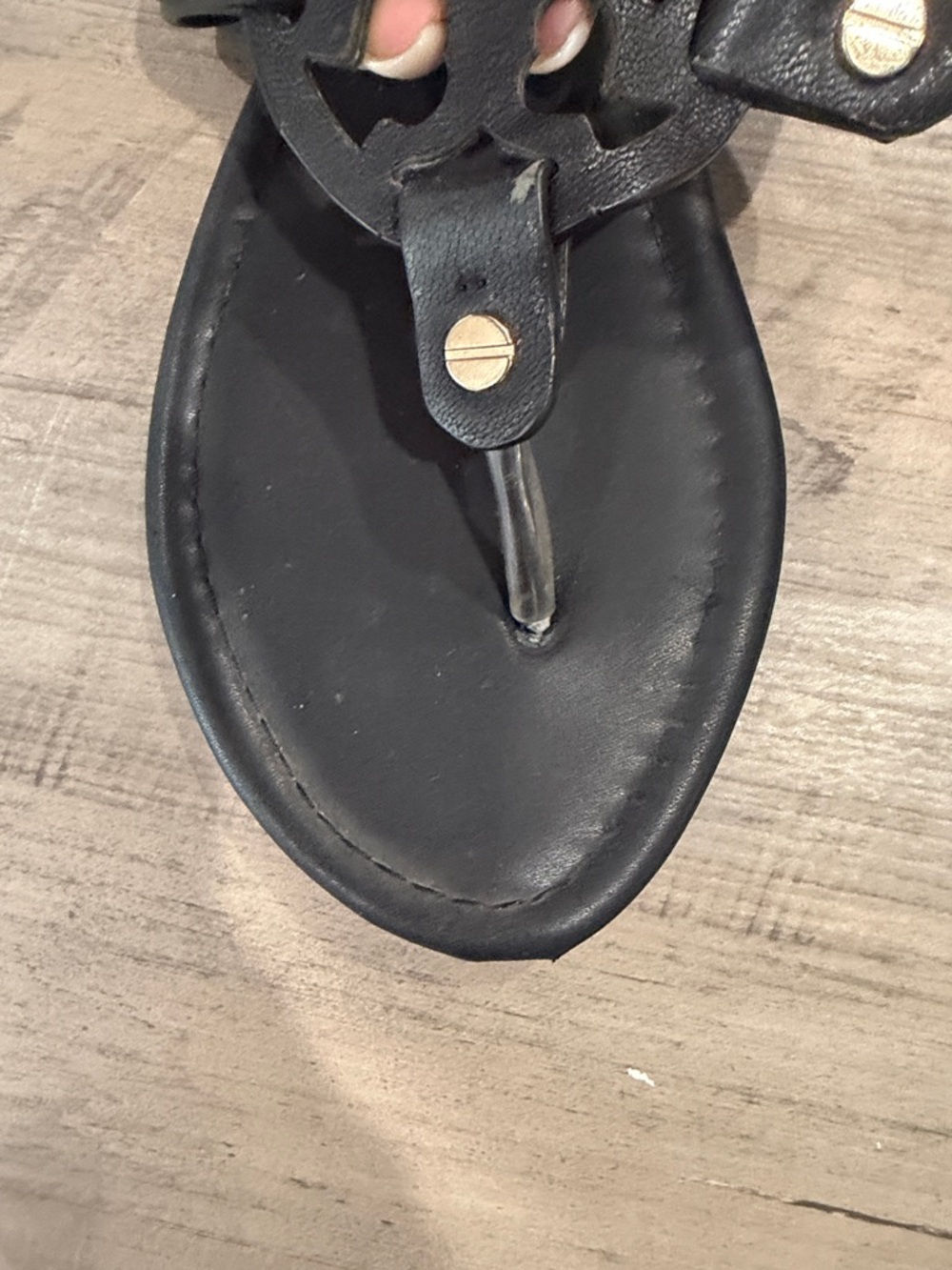 Tory Burch Black Leather Logo Thong Sandals with Gold Studs - Picture 5 of 6